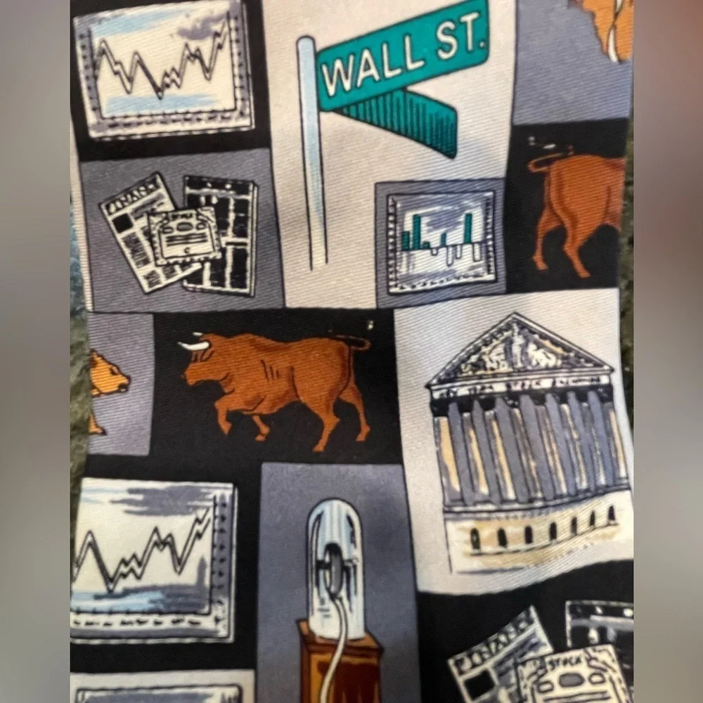 📈📊100% Silk Wall Street themed tie with NYSE, Wall Street, Bull theme. Colorful!